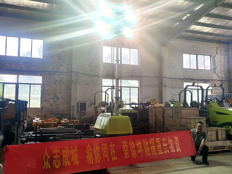 蔡徐坤為重慶捐贈(zèng)奔馬照明車等救災(zāi)物資，傳遞偶像正能量